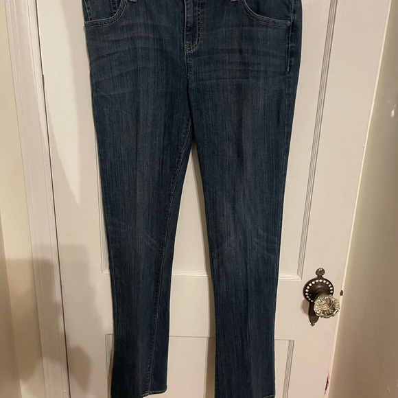 Vera Wang Denim - VeraWang - “ Simply Vera “ - Sz 12 - boot cut mid rise